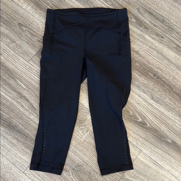 Black Lululemon Cropped Reflective Leggings size 10 - Picture 1 of 5